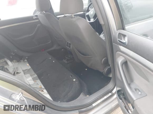 ✅ 2009 Volkswagen Golf GTI • VIN: WVWHV71K09W118136 • Lot: 43464146. Wystawiony na IAAI z przebiegiem 165 220 mil. Bezpłatny archiwum sprzedaży aukcyjnych z USA i szczegółowy raport historii pojazdu na DreamBid. Zdjęcie 8.