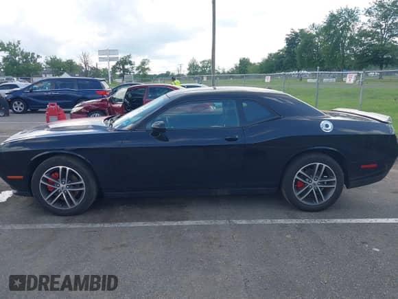 2019 Dodge Challenger SXT с VIN 2C3CDZGG9KH690438, выставлен на аукционе IAAI как лот 42722262 с пробегом 63 244 миль миль и . История ставок и продаж доступна на DreamBid. Изображение 14.