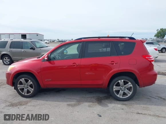 ✅ 2011 Toyota RAV4 Sport • VIN: JTMRK4DVXB5101924 • Lot: 42519927. Listed on IAAI with 215,905 mi. Free auction sales archive from the USA and detailed vehicle history report at DreamBid. Image 15.