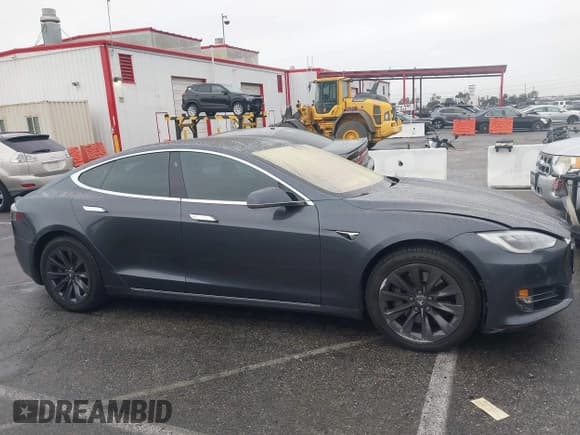 ✅ 2018 Tesla Model S 75D • VIN: 5YJSA1E27JF282680 • Lot: 43715772. Listed on IAAI with 110,434 mi. Free auction sales archive from the USA and detailed vehicle history report at DreamBid. Image 13.