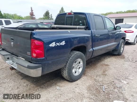 2006 Dodge Dakota SLT z VIN 1D7HW48J66S514184, wystawiony jako IAAI lot #42270964 z przebiegiem 105 857 mil mil oraz . Historia ofert i sprzedaży dostępna na DreamBid. Obrazek 4.