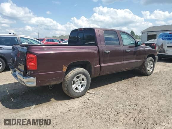 2005 Dodge Dakota SLT z VIN 1D7HW48K45S263060, wystawiony jako Copart lot #62115274 z przebiegiem 187 696 mil mil oraz Czysty tytuł • Clean title. Historia ofert i sprzedaży dostępna na DreamBid. Obrazek 3.