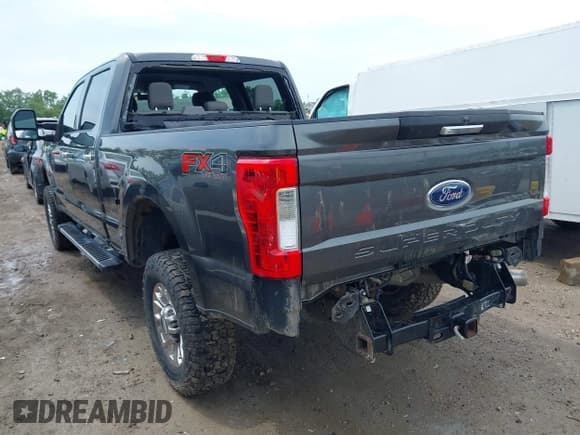 ✅ 2019 Ford F-250 XL • VIN: 1FT7W2B62KEG36595 • Lot: 42514444. Listed on IAAI with 40,464 mi. Free auction sales archive from the USA and detailed vehicle history report at DreamBid. Image 3.