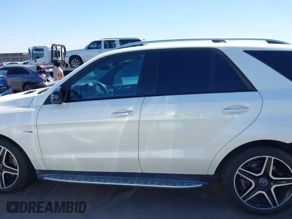 ✅ 2018 Mercedes-Benz GLE 43 AMG • VIN: 4JGDA6EB5JA998357 • Lot: 42239740. Wystawiony na IAAI z przebiegiem 102 758 mil. Bezpłatny archiwum sprzedaży aukcyjnych z USA i szczegółowy raport historii pojazdu na DreamBid. Zdjęcie 15.