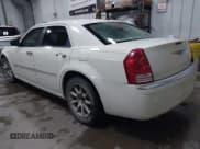 ✅ 2009 Chrysler 300 C Hemi • VIN: 2C3KA63T39H512072 • Lot: 41947196. Wystawiony na IAAI z przebiegiem 181 336 mil. Bezpłatny archiwum sprzedaży aukcyjnych z USA i szczegółowy raport historii pojazdu na DreamBid. Zdjęcie 3.