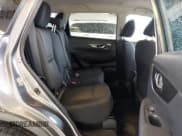 ✅ 2019 Nissan Rogue SV • VIN: KNMAT2MV2KP558570 • Lot: 43331278. Wystawiony na IAAI z przebiegiem 101 630 mil. Bezpłatny archiwum sprzedaży aukcyjnych z USA i szczegółowy raport historii pojazdu na DreamBid. Zdjęcie 8.