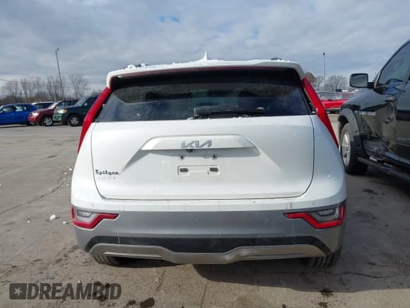 ✅ 2023 Kia Niro Wave • VIN: KNDCT3L18P5019998 • Lot: 43665874. Wystawiony na IAAI z przebiegiem 91 793 mil. Bezpłatny archiwum sprzedaży aukcyjnych z USA i szczegółowy raport historii pojazdu na DreamBid. Zdjęcie 17.