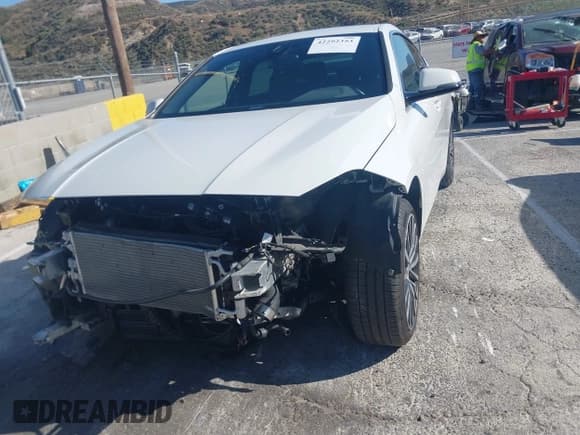 ✅ 2021 BMW 2 Series 228i • VIN: WBA53AK07M7J56451 • Lot: 42292353. Wystawiony na IAAI z przebiegiem 26 584 mil. Bezpłatny archiwum sprzedaży aukcyjnych z USA i szczegółowy raport historii pojazdu na DreamBid. Zdjęcie 6.