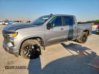 2023 Chevrolet Silverado 1500 Custom с VIN 3GCPABEK9PG198827, выставлен на аукционе Copart как лот 83850445 с пробегом 25 067 миль миль и Списание • Salvage title. История ставок и продаж доступна на DreamBid. Изображение 1.