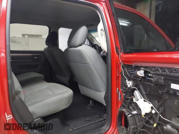 ✅ 2019 Ram 1500 SLT • VIN: 1C6RR6TT6KS711710 • Lot: 43609115. Wystawiony na IAAI z przebiegiem 73 330 mil. Bezpłatny archiwum sprzedaży aukcyjnych z USA i szczegółowy raport historii pojazdu na DreamBid. Zdjęcie 8.