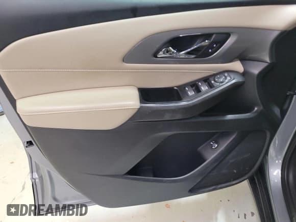 ✅ 2023 Chevrolet Traverse LT Cloth • VIN: 1GNEVGKW5PJ266885 • Lot: 43681024. Wystawiony na IAAI z przebiegiem 63 202 mil. Bezpłatny archiwum sprzedaży aukcyjnych z USA i szczegółowy raport historii pojazdu na DreamBid. Zdjęcie 35.