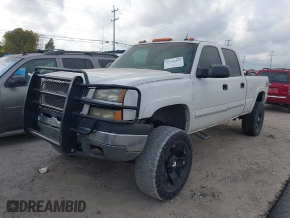 ✅ 2003 Chevrolet Silverado 1500HD LS • VIN: 1GCGK13U53F173267 • Лот: 43744422. Опубликован ранее на IAAI с пробегом Не указан. Бесплатный доступ к архиву аукционных продаж из США и подробный отчёт об истории автомобиля на DreamBid. Изображение 2.