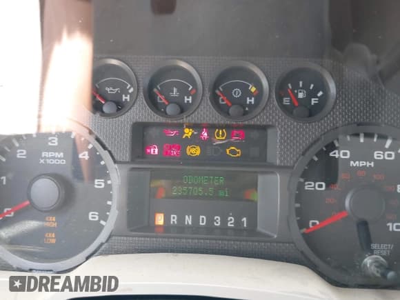 ✅ 2009 Ford F-250 XL • VIN: 1FTSW21519EB01299 • Lot: 42491327. Wystawiony na IAAI z przebiegiem 235 705 mil. Bezpłatny archiwum sprzedaży aukcyjnych z USA i szczegółowy raport historii pojazdu na DreamBid. Zdjęcie 7.