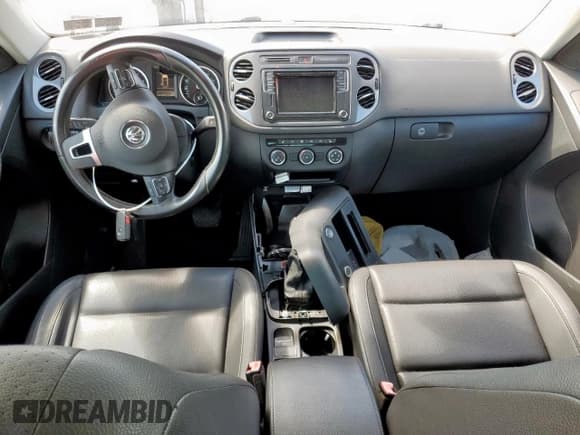 ✅ 2017 Volkswagen Tiguan Wolfsburg Edition • VIN: WVGRV7AX3HW502826 • Лот: 94908105. Опубликован ранее на Copart с пробегом 166 472 миль. Бесплатный доступ к архиву аукционных продаж из США и подробный отчёт об истории автомобиля на DreamBid. Изображение 8.