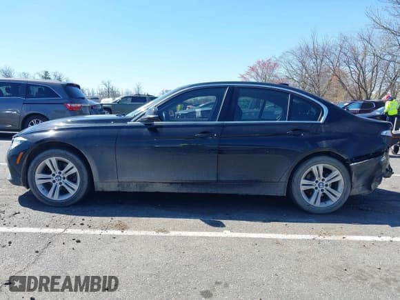 ✅ 2018 BMW 3 Series 330i • VIN: WBA8B9G56JNU57996 • Lot: 41998855. Listed on IAAI with 104,082 mi. Free auction sales archive from the USA and detailed vehicle history report at DreamBid. Image 14.