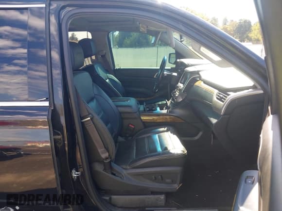 ✅ 2015 Chevrolet Suburban LTZ • VIN: 1GNSKKKC6FR170316 • Lot: 43463338. Wystawiony na IAAI z przebiegiem 170 220 mil. Bezpłatny archiwum sprzedaży aukcyjnych z USA i szczegółowy raport historii pojazdu na DreamBid. Zdjęcie 5.