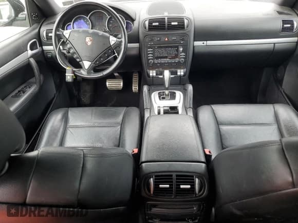 ✅ 2009 Porsche Cayenne S • VIN: WP1AB29P89LA40475 • Lot: 83835095. Wystawiony na Copart z przebiegiem 178 240 mil. Bezpłatny archiwum sprzedaży aukcyjnych z USA i szczegółowy raport historii pojazdu na DreamBid. Zdjęcie 8.