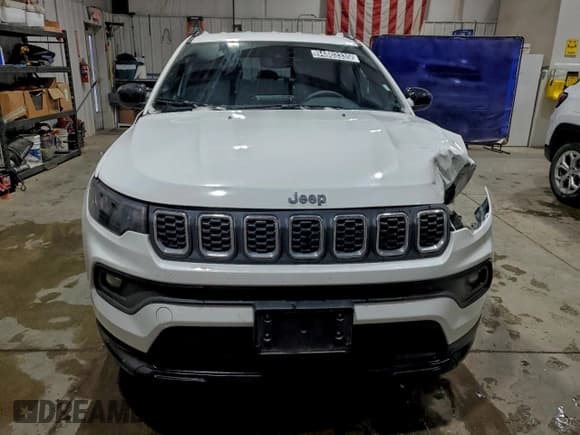 ✅ 2025 Jeep Compass Latitude • VIN: 3C4NJDBN6ST592822 • Lot: 94803335. Listed on Copart with 20,621 mi. Free auction sales archive from the USA and detailed vehicle history report at DreamBid. Image 5.