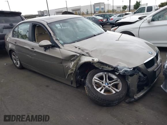 ✅ 2008 BMW 3 Series 328i • VIN: WBAVC53548F009582 • Лот: 43751515. Опубликован ранее на IAAI с пробегом 88 281 миль. Бесплатный доступ к архиву аукционных продаж из США и подробный отчёт об истории автомобиля на DreamBid. Изображение 1.