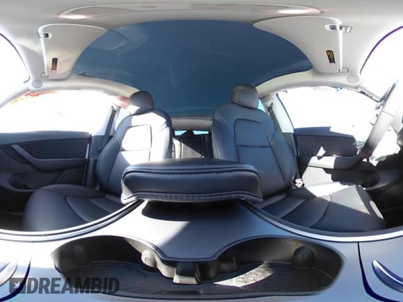 ✅ 2022 Tesla Model Y Long Range • VIN: 7SAYGDEE1NF402745 • Lot: 41493850. Wystawiony na IAAI z przebiegiem 11 222 mil. Bezpłatny archiwum sprzedaży aukcyjnych z USA i szczegółowy raport historii pojazdu na DreamBid. Zdjęcie 20.