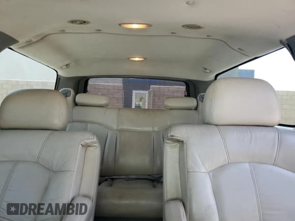 ✅ 2002 Chevrolet Suburban LT • VIN: 3GNFK16T82G358318 • Лот: 61071145. Опубликован ранее на Copart с пробегом 202 666 миль. Бесплатный доступ к архиву аукционных продаж из США и подробный отчёт об истории автомобиля на DreamBid. Изображение 10.