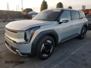 ✅ 2024 Kia EV9 Light Long Range • VIN: KNDAB5S15R6043163 • Lot: 91647095. Wystawiony na Copart z przebiegiem 17 784 mil. Bezpłatny archiwum sprzedaży aukcyjnych z USA i szczegółowy raport historii pojazdu na DreamBid. Zdjęcie 1.