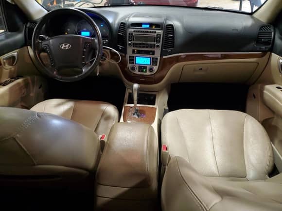 2008 Hyundai Santa Fe SE с VIN 5NMSH73E88H223058, выставлен на аукционе Copart как лот 46194114 с пробегом 111 275 миль миль и Списание • Salvage title. История ставок и продаж доступна на DreamBid. Изображение 8.