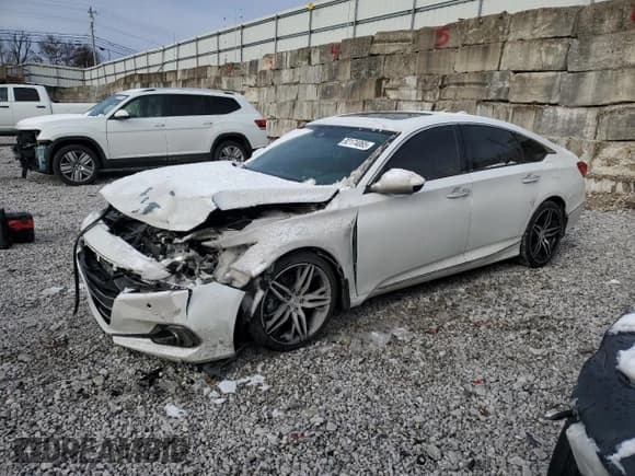 ✅ 2022 Honda Accord Touring • VIN: 1HGCV2F93NA013375 • Лот: 92174065. Опубликован ранее на Copart с пробегом 114 404 миль. Бесплатный доступ к архиву аукционных продаж из США и подробный отчёт об истории автомобиля на DreamBid. Изображение 1.