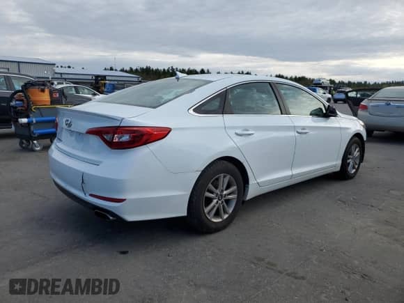 2016 Hyundai Sonata SE z VIN 5NPE24AF9GH405653, wystawiony jako Copart lot #56462645 z przebiegiem 103 867 mil mil oraz Szkoda całkowita • Salvage title. Historia ofert i sprzedaży dostępna na DreamBid. Obrazek 3.