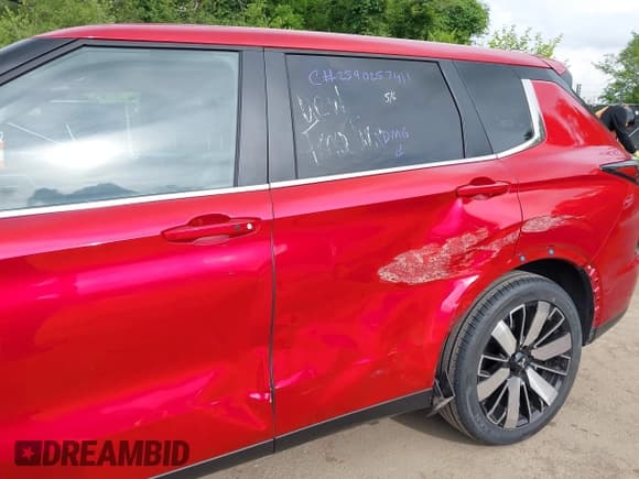 ✅ 2025 Mitsubishi Outlander SE • VIN: JA4J4VA89SZ012974 • Лот: 42500451. Опубликован ранее на IAAI с пробегом 5 671 миль. Бесплатный доступ к архиву аукционных продаж из США и подробный отчёт об истории автомобиля на DreamBid. Изображение 6.