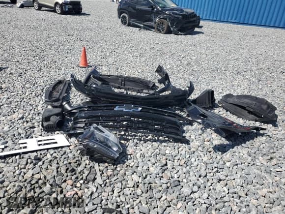 ✅ 2025 Chevrolet Silverado 1500 RST • VIN: 1GCUKEED4SZ217019 • Лот: 85930185. Опубликован ранее на Copart с пробегом 9 140 миль. Бесплатный доступ к архиву аукционных продаж из США и подробный отчёт об истории автомобиля на DreamBid. Изображение 12.