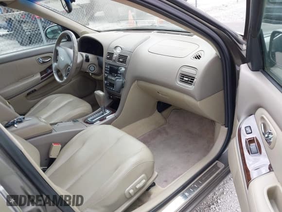 ✅ 2001 Infiniti I30 Luxury • VIN: JNKCA31A11T015270 • Lot: 43011806. Wystawiony na IAAI z przebiegiem 114 272 mil. Bezpłatny archiwum sprzedaży aukcyjnych z USA i szczegółowy raport historii pojazdu na DreamBid. Zdjęcie 5.