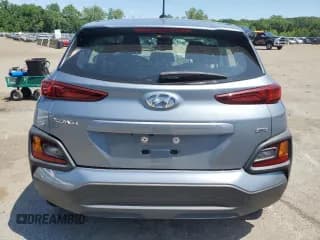 ✅ 2019 Hyundai Kona SE • VIN: KM8K1CAA0KU216162 • Лот: 64679564. Опубликован ранее на Copart с пробегом 77 779 миль. Бесплатный доступ к архиву аукционных продаж из США и подробный отчёт об истории автомобиля на DreamBid. Изображение 6.