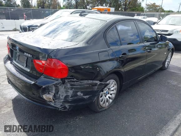 ✅ 2009 BMW 3 Series 328i • VIN: WBAPH77599NM31743 • Лот: 43452380. Опубликован ранее на IAAI с пробегом 109 955 миль. Бесплатный доступ к архиву аукционных продаж из США и подробный отчёт об истории автомобиля на DreamBid. Изображение 4.