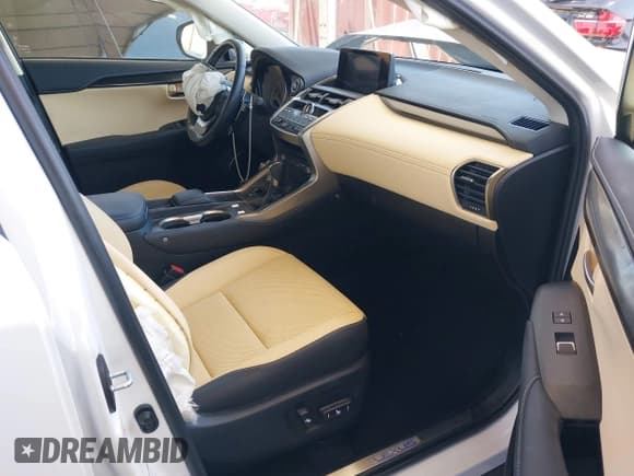 ✅ 2019 Lexus NX 300h • VIN: JTJBJRBZ7K2123627 • Lot: 43022205. Wystawiony na IAAI z przebiegiem 86 839 mil. Bezpłatny archiwum sprzedaży aukcyjnych z USA i szczegółowy raport historii pojazdu na DreamBid. Zdjęcie 5.