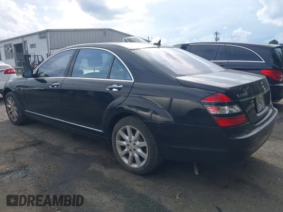 ✅ 2008 Mercedes-Benz S 550 • VIN: WDDNG71X48A165244 • Lot: 43331385. Wystawiony na IAAI z przebiegiem 213 377 mil. Bezpłatny archiwum sprzedaży aukcyjnych z USA i szczegółowy raport historii pojazdu na DreamBid. Zdjęcie 3.