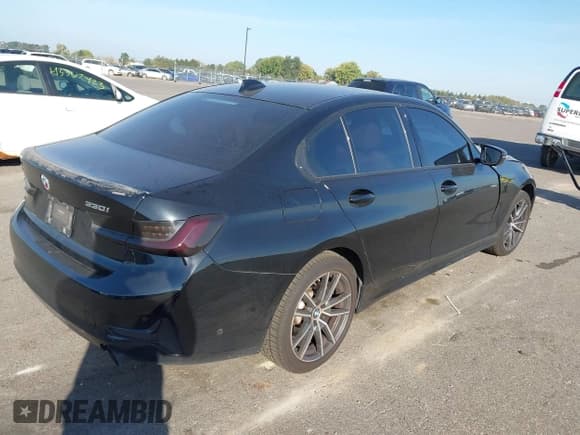 ✅ 2020 BMW 3 Series 330i xDrive • VIN: 3MW5R7J0XL8B45718 • Lot: 43351670. Wystawiony na IAAI z przebiegiem 89 335 mil. Bezpłatny archiwum sprzedaży aukcyjnych z USA i szczegółowy raport historii pojazdu na DreamBid. Zdjęcie 4.