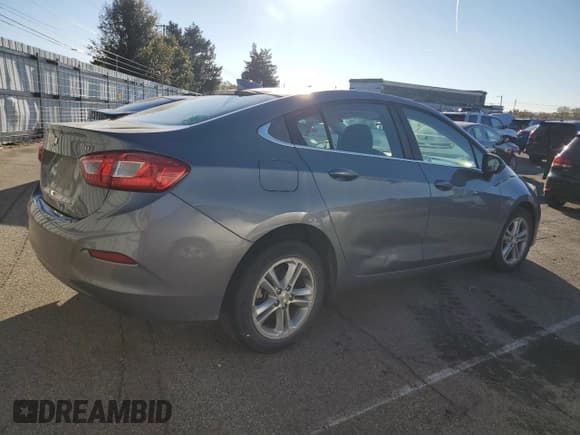 ✅ 2018 Chevrolet Cruze LT • VIN: 1G1BE5SM3J7241396 • Lot: 91491685. Wystawiony na Copart z przebiegiem 103 097 mil. Bezpłatny archiwum sprzedaży aukcyjnych z USA i szczegółowy raport historii pojazdu na DreamBid. Zdjęcie 3.