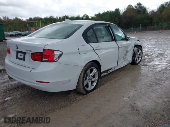 ✅ 2015 BMW 3 Series 328i xDrive • VIN: WBA3B5C52FP653812 • Лот: 43516116. Опубликован ранее на IAAI с пробегом 79 816 миль. Бесплатный доступ к архиву аукционных продаж из США и подробный отчёт об истории автомобиля на DreamBid. Изображение 4.