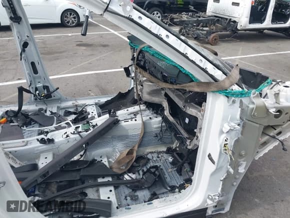 ✅ 2025 Ford Explorer • VIN: 1FMWK7HC1SGA65781 • Lot: 42586897. Wystawiony na IAAI z przebiegiem Nie podano. Bezpłatny archiwum sprzedaży aukcyjnych z USA i szczegółowy raport historii pojazdu na DreamBid. Zdjęcie 5.