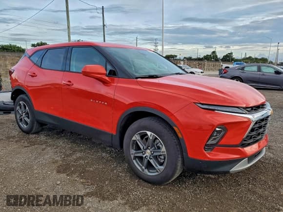 ✅ 2025 Chevrolet Blazer LT • VIN: 3GNKBCR43SS267338 • Lot: 96104605. Listed on Copart with 7,940 mi. Free auction sales archive from the USA and detailed vehicle history report at DreamBid. Image 4.