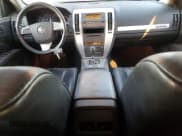 ✅ 2009 Cadillac STS AWD • VIN: 1G6DA67V490141477 • Lot: 89115415. Wystawiony na Copart z przebiegiem 129 599 mil. Bezpłatny archiwum sprzedaży aukcyjnych z USA i szczegółowy raport historii pojazdu na DreamBid. Zdjęcie 8.