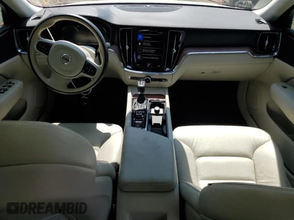 ✅ 2021 Volvo S60 Momentum • VIN: 7JR102FK5MG091743 • Lot: 58316763. Wystawiony na Copart z przebiegiem 17 214 mil. Bezpłatny archiwum sprzedaży aukcyjnych z USA i szczegółowy raport historii pojazdu na DreamBid. Zdjęcie 8.