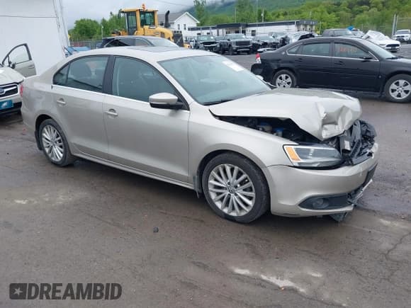 ✅ 2014 Volkswagen Jetta TDI w/Premium/Nav • VIN: 3VWLL7AJ9EM226026 • Lot: 42219871. Wystawiony na IAAI z przebiegiem 100 386 mil. Bezpłatny archiwum sprzedaży aukcyjnych z USA i szczegółowy raport historii pojazdu na DreamBid. Zdjęcie 1.