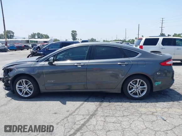 ✅ 2016 Ford Fusion Titanium • VIN: 3FA6P0SU1GR304590 • Лот: 42381545. Опубликован ранее на IAAI с пробегом 136 684 миль. Бесплатный доступ к архиву аукционных продаж из США и подробный отчёт об истории автомобиля на DreamBid. Изображение 15.