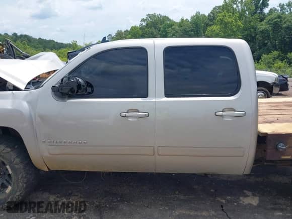 2007 Chevrolet Silverado 1500 1LT with VIN 2GCEK13M171638115, listed as a IAAI auction lot 42615225 with Not provided miles and . Bid and sale history available at DreamBid. Image 15.