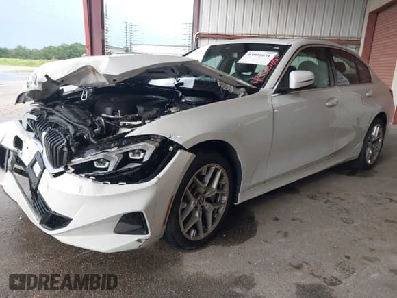 ✅ 2025 BMW 3 Series 330i xDrive • VIN: 3MW89CW0XS8F01632 • Lot: 43001651. Wystawiony na IAAI z przebiegiem 19 033 mil. Bezpłatny archiwum sprzedaży aukcyjnych z USA i szczegółowy raport historii pojazdu na DreamBid. Zdjęcie 17.