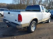 ✅ 2000 Ford F-150 XL • VIN: 1FTRX18L2YNA55393 • Lot: 43926345. Wystawiony na IAAI z przebiegiem 94 852 mil. Bezpłatny archiwum sprzedaży aukcyjnych z USA i szczegółowy raport historii pojazdu na DreamBid. Zdjęcie 4.