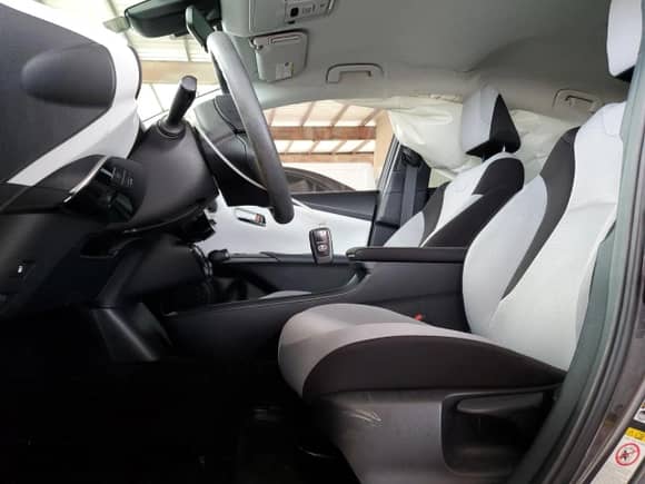 2020 Toyota Prius L Eco с VIN JTDKARFU9L3107393, выставлен на аукционе Copart как лот 90370435 с пробегом 52 405 миль миль и На запчасти • Non repairable. История ставок и продаж доступна на DreamBid. Изображение 7.