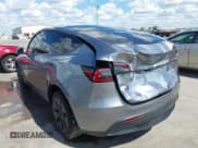 ✅ 2024 Tesla Model Y Long Range • VIN: 7SAYGDEE5RA333769 • Lot: 43258808. Wystawiony na IAAI z przebiegiem 21 647 mil. Bezpłatny archiwum sprzedaży aukcyjnych z USA i szczegółowy raport historii pojazdu na DreamBid. Zdjęcie 3.